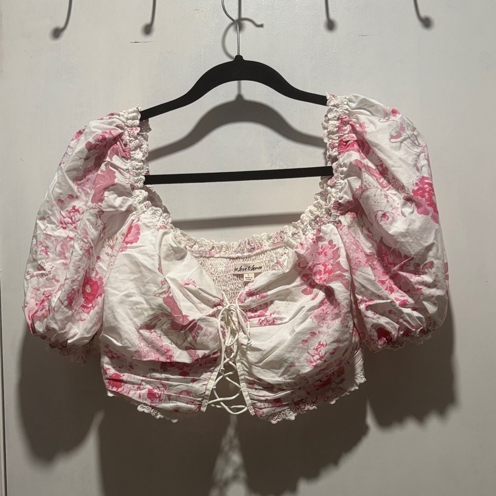 FOR LOVE & LEMONS mills floral puff sleeve crop top